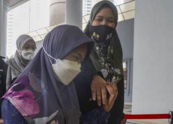 BELLA ketika hadir ke Mahkamah Sesyen Kuala Lumpur bagi mengikuti perbicaraan kes penderaan terhadap dirinya, baru-baru ini. - FOTO/SHIDDIEQIIN ZON