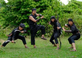 NEGARA memiliki pengkarya bertaraf antarabangsa dan sudah tiba masa, kita mempercayai kemampuan memecah tembok industri perfileman luar.