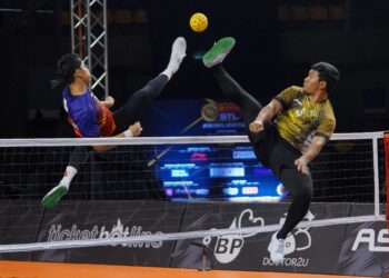 LIGA Sepak Takraw (STL) terus mendapat tempat di hati peminat sukan tanah air negara.- UTUSAN/ FARIZ RUSADIO