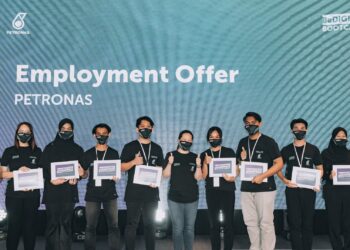 Antara peserta Petronas BeDigital Bootcamp yang mendapat tawaran kerja dari Petronas. Keseluruhannya 15 peserta telah ditawarkan pekerjaan oleh Kumpulan Petronas.