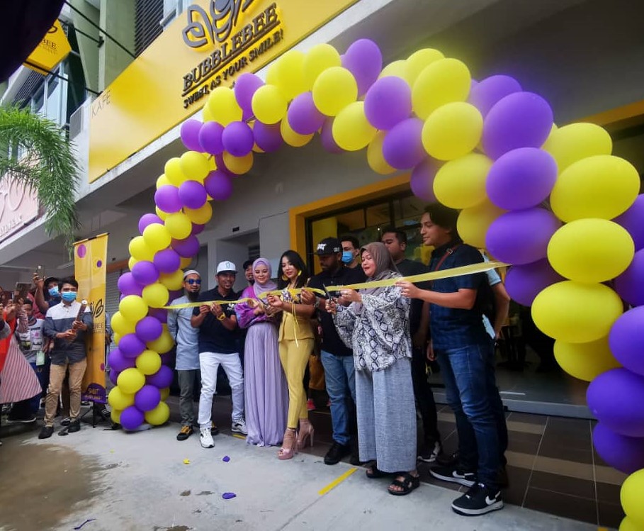 Bubble bee taman sejati