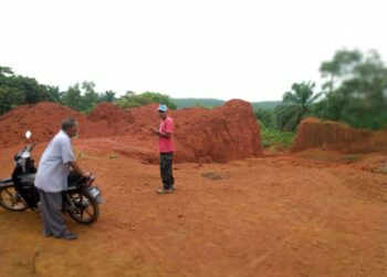 Peneroka Felda Bukit Goh, Kuantan berharap aktiviti perlombongan bauksit yang dihentikan oleh kerajaan sejak Januari 2016 dimulakan segera.