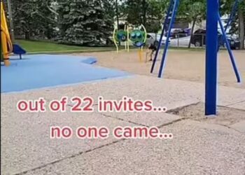 TANGKAP layar video menunjukkan anak lelaki Dawn, JJ bermain berseorangan selepas tiada seorang rakan-rakannya hadir ke majlis hari jadinya. - AGENSI