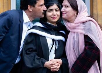 MALALA Yousafzai bersama ibu dan bapanya. - AGENSI