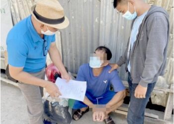 SUSPEK ditahan polis di Bangkok selepas 15 tahun bersembunyi dari pihak berkuasa. - AGENSI