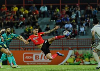 PENYERANG tinggi lampai, Casagrande mampu menjadi ancaman terbesar Selangor FC jika tidak dirantai ketat.