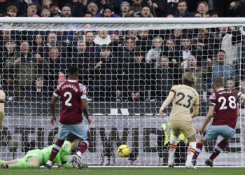 CHELSEA perlu melupakan keputusan mengecewakan seri dengan West Ham, Sabtu lalu apabila berdepan Dortmund esok.