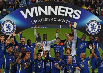 PEMAIN Chelsea meraikan kejayaan menewaskan Villarreal untuk muncul juara Piala Super di Windsor Park, Belfast  hari ini. - AFP