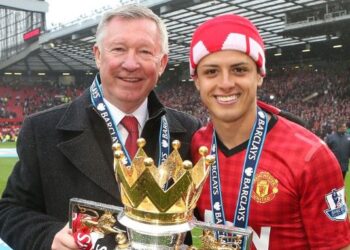 JAVIER Hernandez dan Alex Ferguson (kiri) menikmati musim yang cemerlang sepanjang lima tahun menyarung jersi Manchester United.