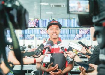Syarifuddin Azman ketika ditemua bual pemberita dalam sidang akhbar MotoGP 2022 di Litar Antarabangsa Sepang, semalam. – UTUSAN/SHIDDIEQIIN ZON