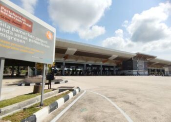 SUASANA di Kompleks  ICQS Bukit Kayu Hitam, Kubang Pasu, Kedah masih lengang walaupun SOP memasuki Thailand dilonggarkan sejak awal Mei lalu. - UTUSAN/JAMLIAH ABDULLAH