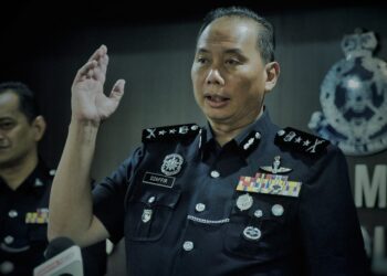 AHMAD Dzaffir Mohd. Yussof dalam sidang akhbar di IPK Negeri Sembilan di Seremban hari ini.-UTUSAN/MOHD. SHAHJEHAN MAAMIN.