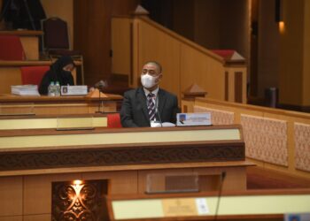 SAARANI Mohamad ketika sesi soalan lisan pada sidang DUN di Ipoh, Perak, hari ini. - IHSAN URUSETIA DEWAN NEGERI PERAK