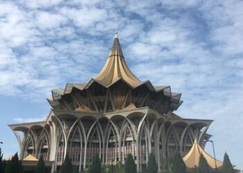 BANGUNAN DUN Sarawak .- UTUSAN/COWEN LINCH
