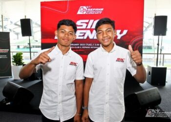 DANIAL Syahmi Ahmad Shahril (kiri) akan bergandingan dengan Muhammad Hakim Danish Ramli.