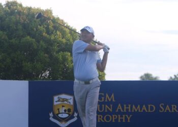 DANNY Chia membenam tiga birdie hari ini untuk mengungguli tangga pertama kejohanan golf merebut Trofi Tun Ahmad Sarji di Saujana Golf & Country Saujana, Shah Alam. - FOTO/IHSAN PGM