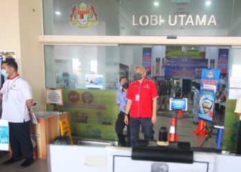 Keadaan di Hospital Raja Perempuan Zainab II, Kota Bharu semalam seperti biasa tanpa perhimpunan mogok. – UTUSAN/ZULHANIFA SIDEK