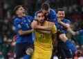 GIANLUIGI Donnarumma (tengah) kini dikaitkan dengan Manchester United selepas tiada dalam poerancangan PSG.-AFP