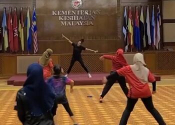 Rutin Dr. Nur Nazlina Mohd. Hanipah di Kementerian Kesihatan Malaysia sebagai jurulatih kecergasan.