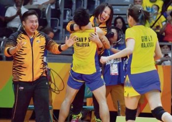 CHIN Eei Hui (tengah) jurulatih yang membawa Chan Peng Soon-Goh Liu Ying meraih pingat perak beregu campuran pada Sukan Olimpik 2016 di Rio.