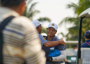 NG Jing Xuen memahat sejarah memenangi pingat emas golf individu wanita pada Sukan SEA 2023.  - IHSAN PERSEKUTUAN GOLF KEMBOJA