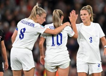 JERSI serba putih yang dipakai pemain bola sepak wanita England membimbangkan mereka ketika ‘datang bulan’.
