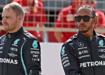 Valtteri Bottas (kiri) mungkin terpaksa memberi laluan kepada Lewis Hamilton pada  Grand Prix Itali hari ini biarpun mencatat masa lebih pantas dalam sesi kelayakan pertama kelmarin.