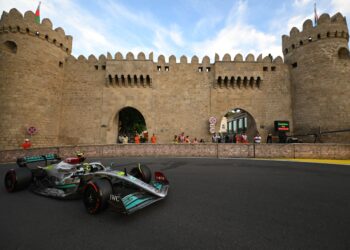 LEWIS Hamilton berdepan masalah besar di Grand Prix Azerbaijan, Baku minggu lalu. - AGENSI