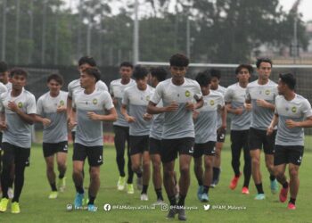 PEMAIN Malaysia melakukan persiapan
di Padang Latihan Palace Sports Nam Dinh
semalam menjelang pertemuan dengan
Singapura malam ini. – IHSAN FAM