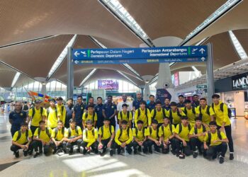 PASUKAN Malaysia B-17 berlepas ke Bangkok, Thailand hari ini untuk menghadapi Piala Asia B-17. - IHSAN FAM