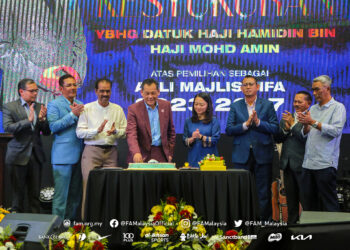 HAMIDIN pada majlis kesyukuran selepas dipilih sebagai Ahli Majlis FIFA, di Wisma FAM, semalam. IHSAN FAM