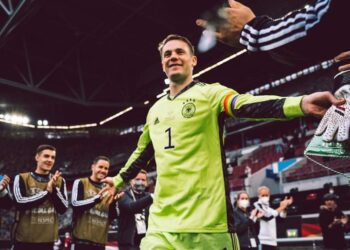 MANUEL Neuer akan turun dalam kesebelasan utama Jerman, esok.- AFP