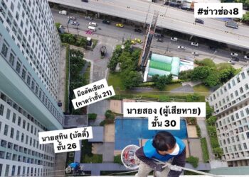 DUA pengecat itu terpaksa meminta bantuan penghuni di tingkat 26 membuka tingkap bagi membolehkan mereka masuk ke dalam.-TWITTER