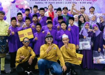 SERAMAI 20 anak yatim dari Rumah Bakti Nur Ain Bangi diraikan di mana FRP 2023 bekerjasama bersama dua vendor, Zareth Zehra dan Elrah bagi menyumbang baju Melayu dan baju kurung selain memberi duit raya kepada mereka.