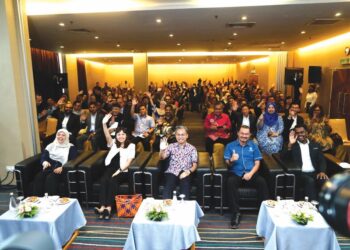 FAHMI Fadzil  ketika hadir Hari Wartawan Nasional (Hawana) 2023 di Hotel Casuarina @ Meru di Ipoh, semalam. – UTUSAN/MUHAMAD NAZREEN SYAH MUSTHAFA