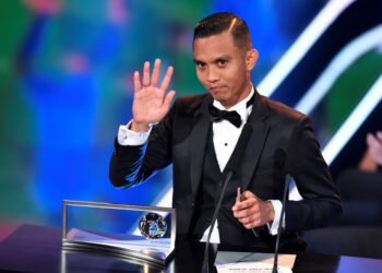 FAIZ Subri menjadi tumpuan dunia apabila meraih anugerah Puskas FIFA pada 2017. - AFP