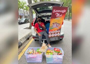 FAIZAL Saari menjual sosej secara car booth di sekitar Kuala Lumpur. – IHSAN FAIZAL SAARI