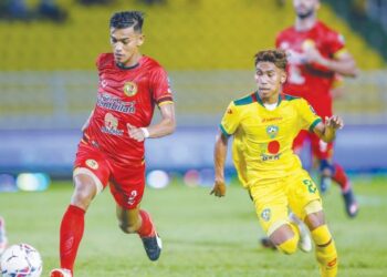 CORAK permainan Fayadh Zulkifli (kanan) sering disamakan dengan bintang Harimau Malaya, Faisal Halim.