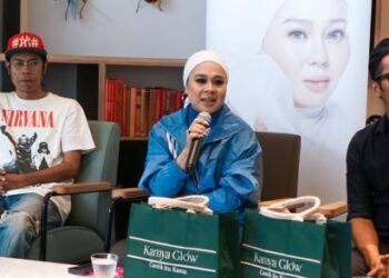 ERNA Elliyana Rosli (tengah) semasa dalam pelancaran Festival Kamya di Kuala Lumpur, baru-baru ini.