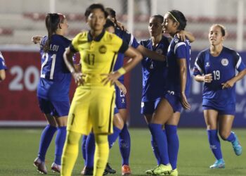 PEMAIN Filipina meraikan kejayaan membenam Malaysia dalam aksi Piala AFF Wanita semalam. - IHSAN MEDIA SOSIAL