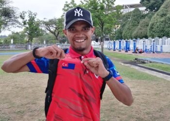 Ahmad Fizzi Rosni terus cemerlang apabila meraih emas keduanya dalam acara 400 meter lelaki akhir kategori T35/T36 (palsi serebrum) pada Para Sukma 2022 di Padang Majlis Sukan Negara (MSN), Bukit Jalil, dekat sini, hari ini. - UTUSAN/AIZAWATI AHMAD