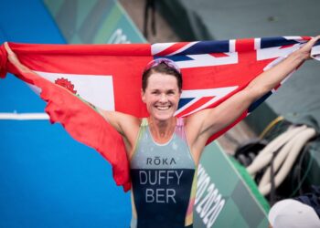 FLORA Duffy meraikan kejayaan melepasi garisan penamat acara triatlon wanita sebagai pemenang pingat emas Sukan Olimpik 2020 di Tokyo hari ini.