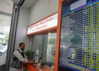 Malaysia 
memerlukan langkah-langkah yang lebih komprehensif untuk menangani kejatuhan 
ringgit. - GAMBAR HIASAN