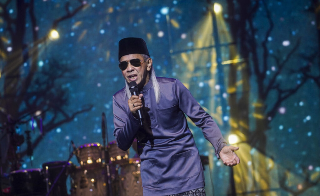 Nyanyi lagu orang perlu usaha berganda Jay Jay Utusan Malaysia