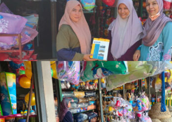 Salmah (tengah) dan Zawiyah membuat kajian di kedai milik Nur Aini (kiri) di Kampung Charok Pasir.