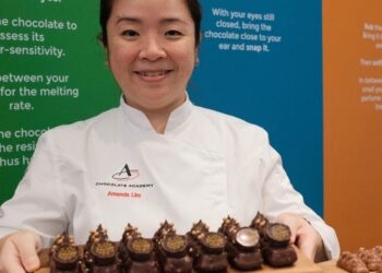 Cef Amanda Lim gemar cipta resipi coklat yang unik. GAMBAR- M. Firdaus M Johari