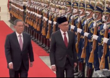 ANWAR Ibrahim diberi sambutan rasmi oleh Li Qiang di Dewan Besar Rakyat, Beijing. - MEDIA SOSIAL