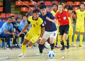 Pemain futsal negara, Sufri Shamil mempamerkan aksi cemerlang ketika membantu pasukan negara meraih mata pertama dalam Kumpulan A  Kejuaraan Futsal AFF 2022.-IHSAN FAM