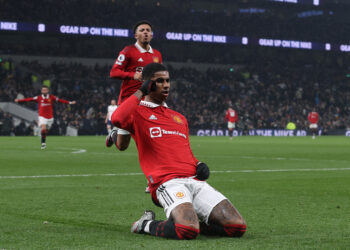 Penyerang Manchester United, Marcus Rashford meraikan jaringan kedua pasukannya ketika menentang Tottenham Hotspur di London awal pagi tadi. (Foto: Manchester United)