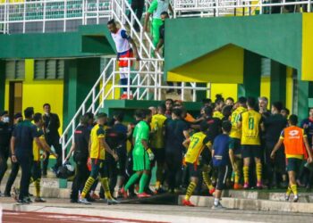 KEKECOHAN yang berlaku di antara Kedah dan JDT dalam perlawanan Liga Super di antara Kedah dan JDT, Selasa lalu tidak sepatutnya diperbesarkan. – UTUSAN/SHAHIR NOORDIN